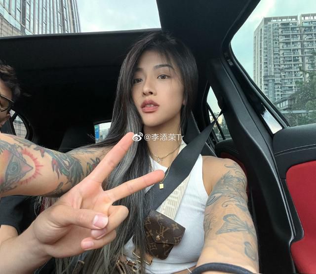 卫生间的呻吟声
